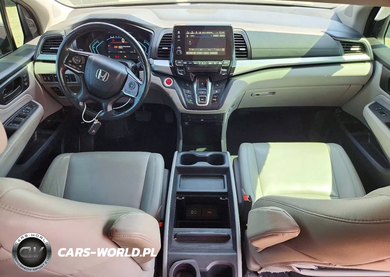 2018 Honda Odyssey Touring VIN:5FNRL6H82JB038361 - 8