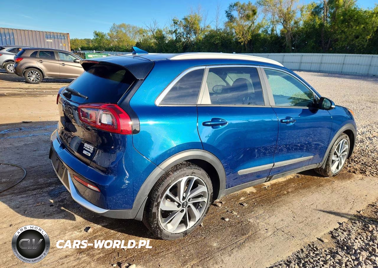 2019 Kia Niro Touring VIN:KNDCE3LC8K5215878 - 3