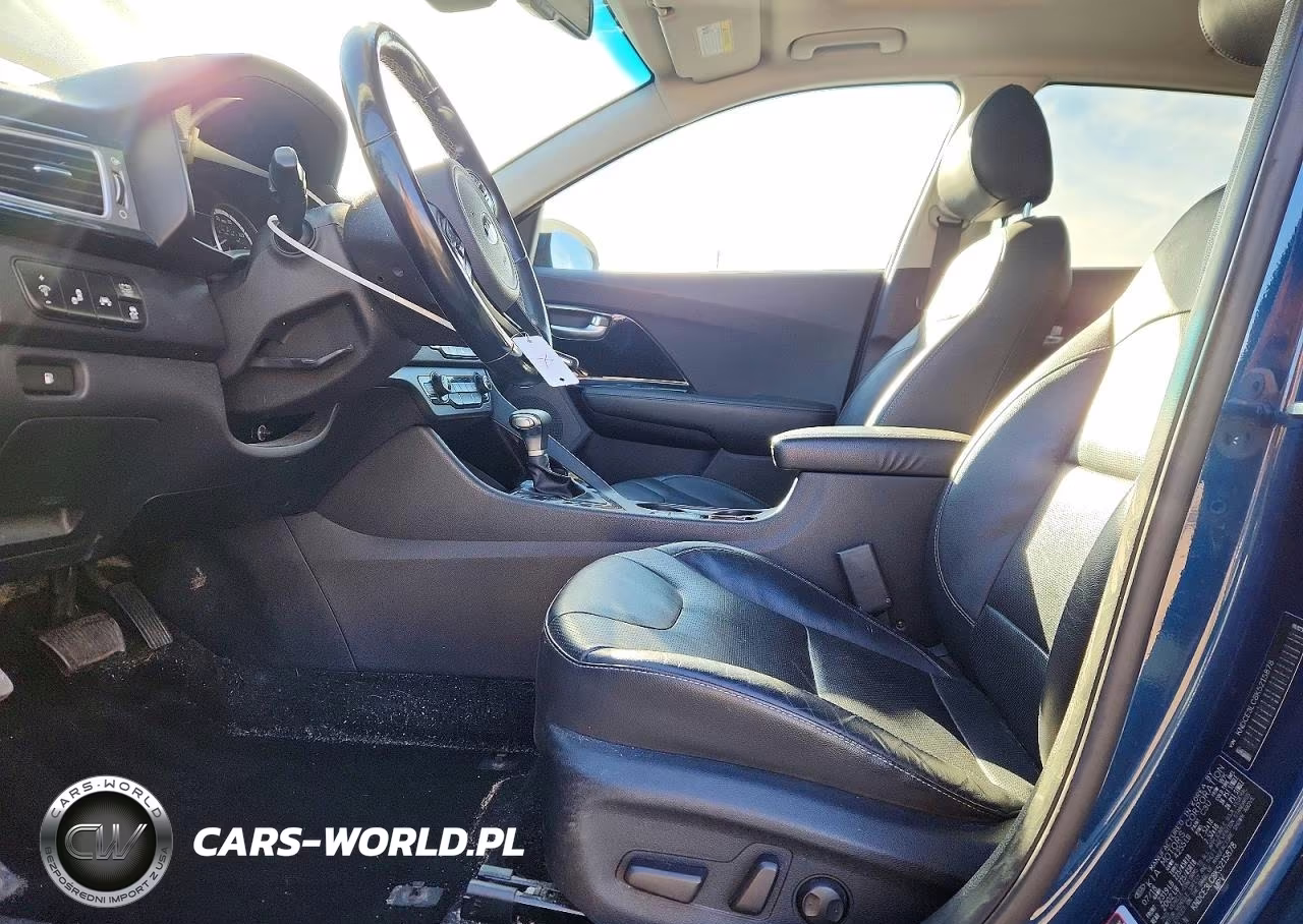 2019 Kia Niro Touring VIN:KNDCE3LC8K5215878 - 7