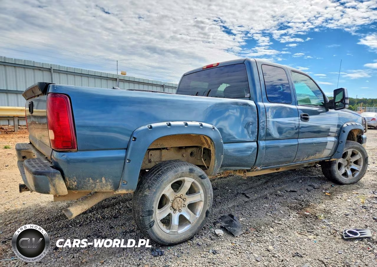 2007 Chevrolet Silverado K2500 Heavy Duty VIN:1GCHK29U57E135521 - 3