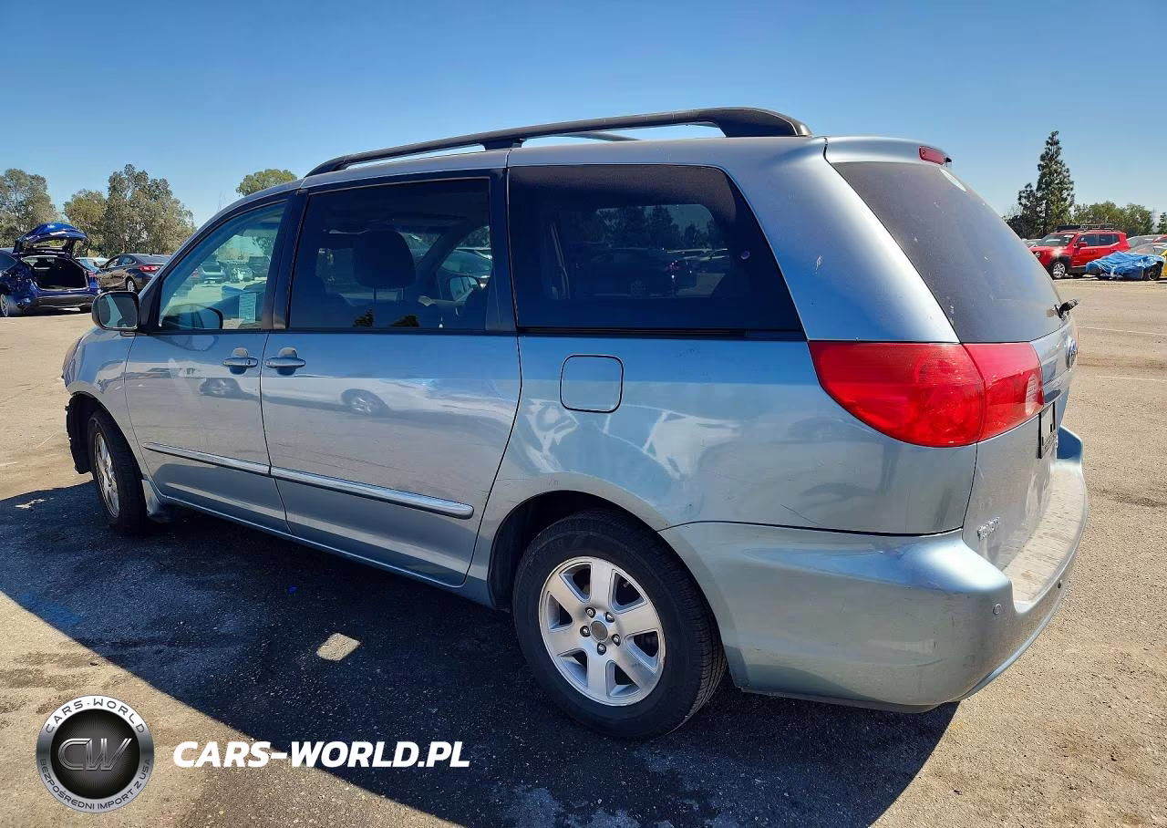 2010 Toyota Sienna Le 7-Passenger VIN:5TDKK4CC4AS327631 - 2