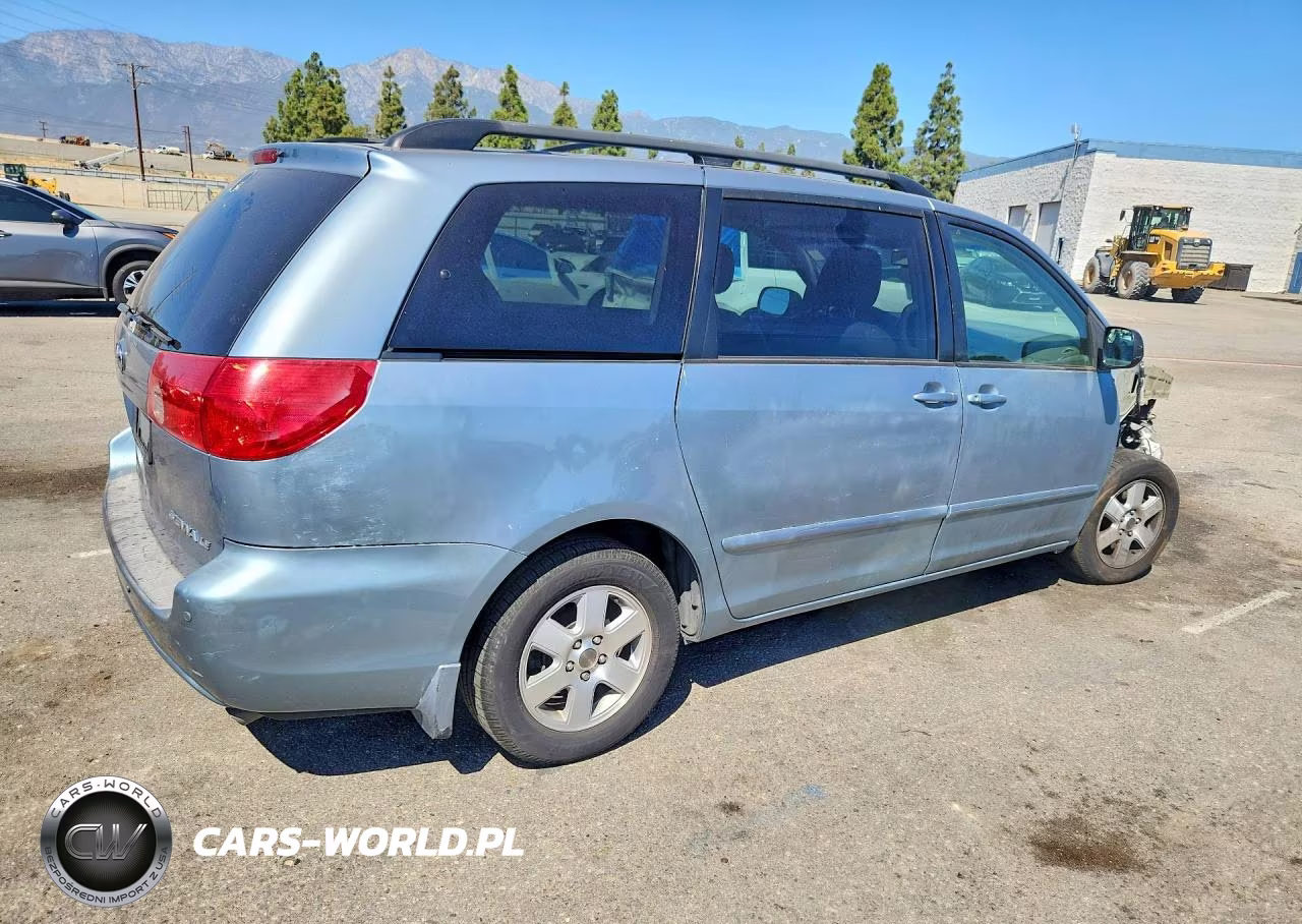 2010 Toyota Sienna Le 7-Passenger VIN:5TDKK4CC4AS327631 - 3