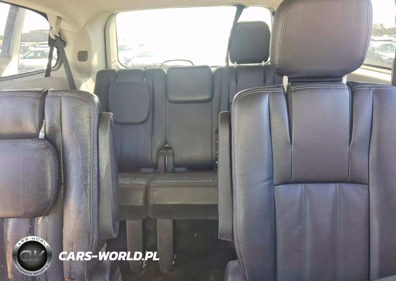 2015 Chrysler Town & Country Touring VIN:2C4RC1BG3FR545266 - 10