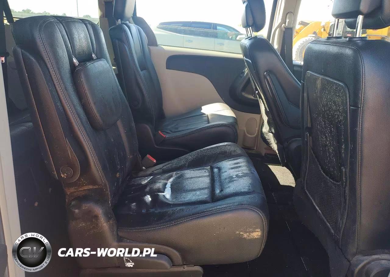 2015 Chrysler Town & Country Touring VIN:2C4RC1BG3FR545266 - 11