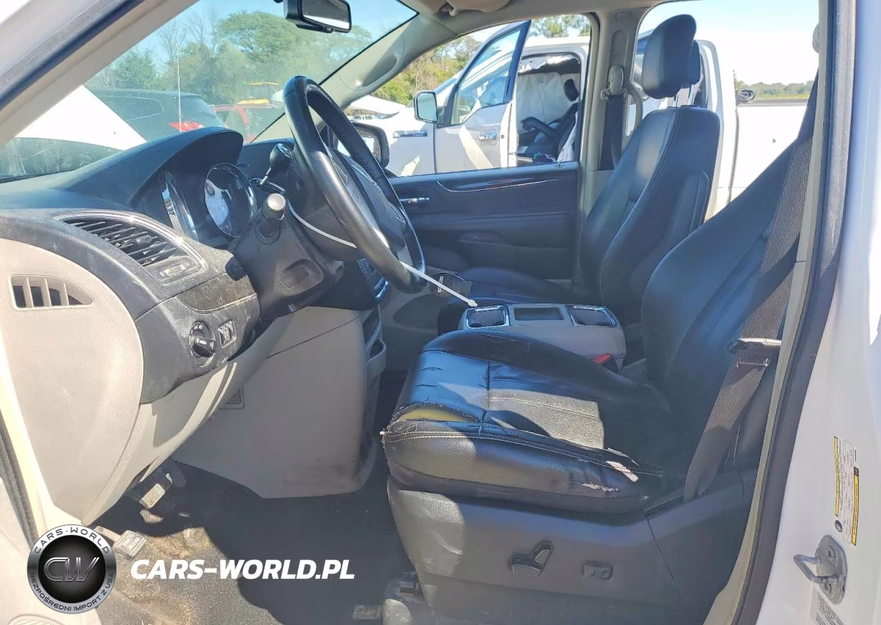 2015 Chrysler Town & Country Touring VIN:2C4RC1BG3FR545266 - 7