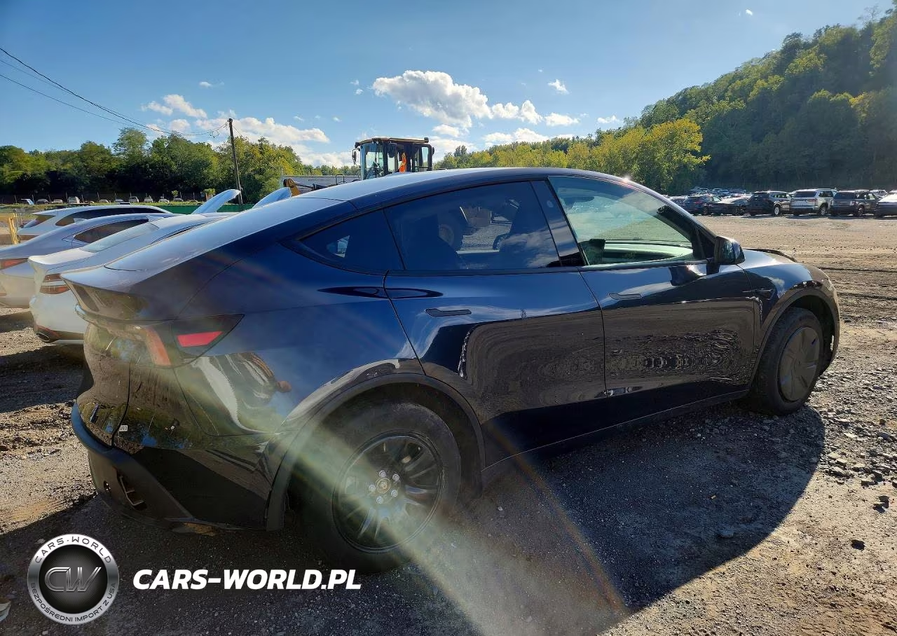 2026 Tesla Model Y VIN:7SAYGDED2TA592346 - 3