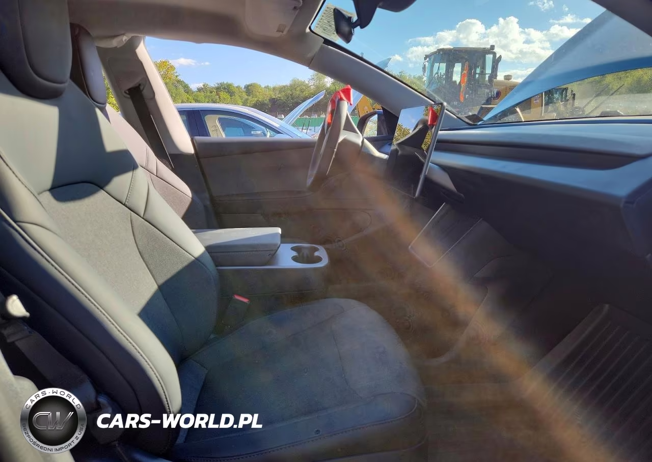2026 Tesla Model Y VIN:7SAYGDED2TA592346 - 7