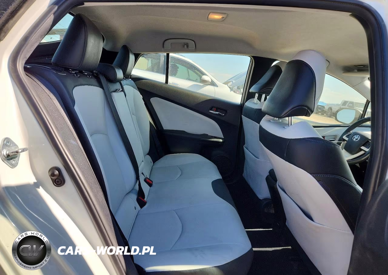 2017 Toyota Prius Three Touring VIN:JTDKARFU0H3048063 - 10