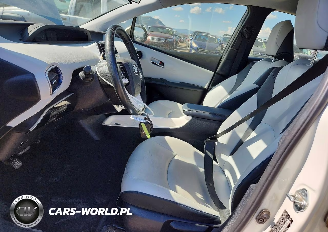 2017 Toyota Prius Three Touring VIN:JTDKARFU0H3048063 - 7