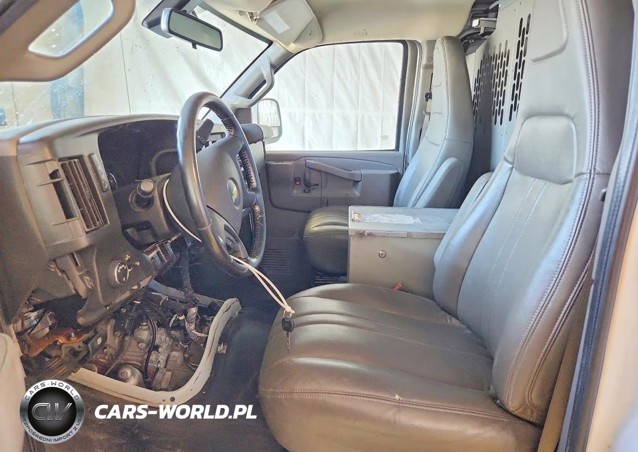 2021 Chevrolet Express G2500 VIN:1GCWGAFP9M1302113 - 7