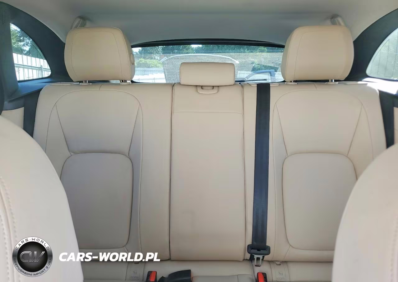 2018 Jaguar F-Pace Premium VIN:SADCJ2FN7JA262445 - 10