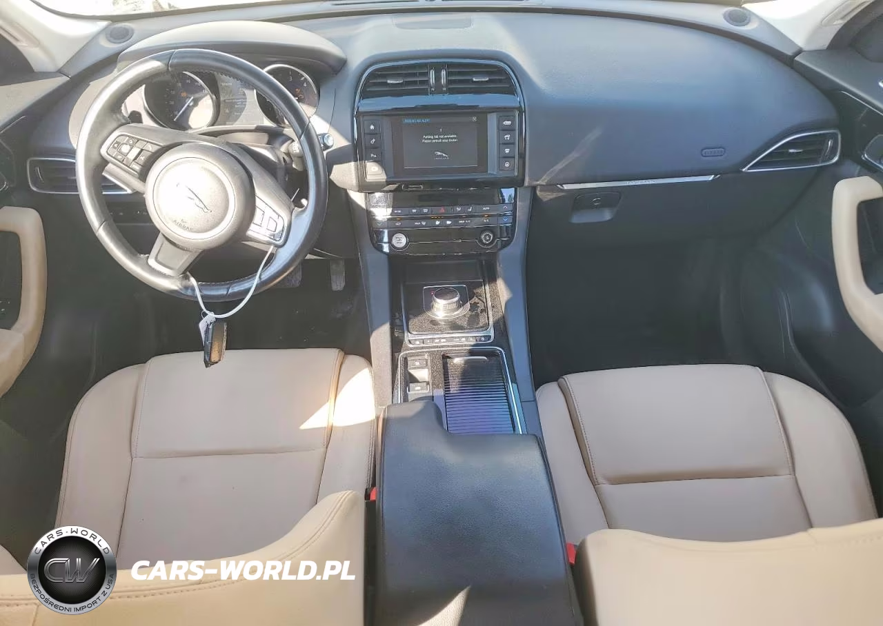 2018 Jaguar F-Pace Premium VIN:SADCJ2FN7JA262445 - 8