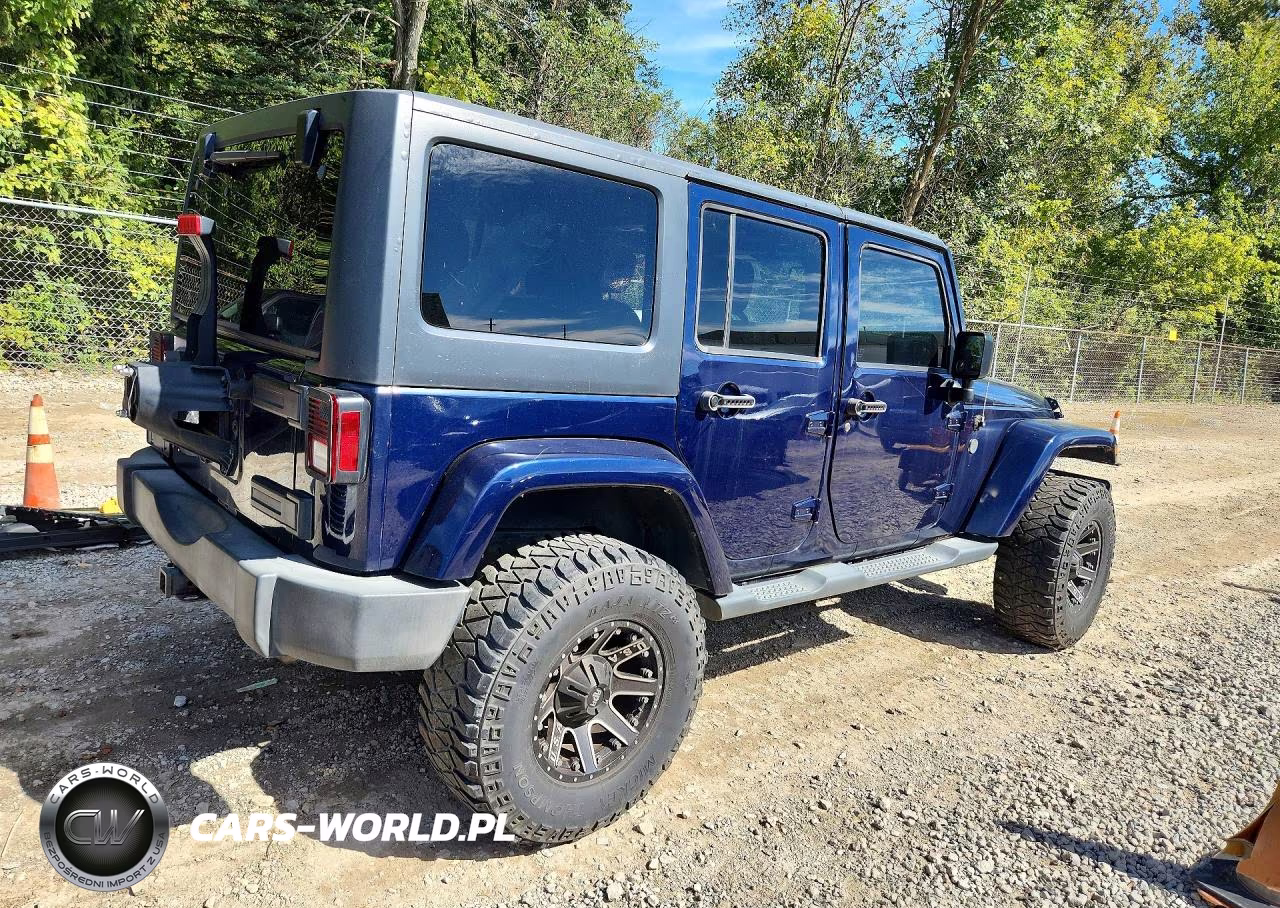 2013 Jeep Wrangler Unlimited Sahara VIN:1C4BJWEG4DL608607 - 3