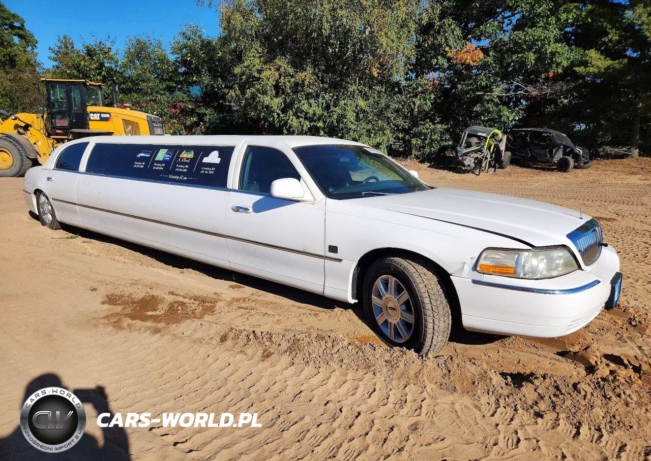 2008 Lincoln Town Car Executive VIN:2L1FM88W88X634401 - 4