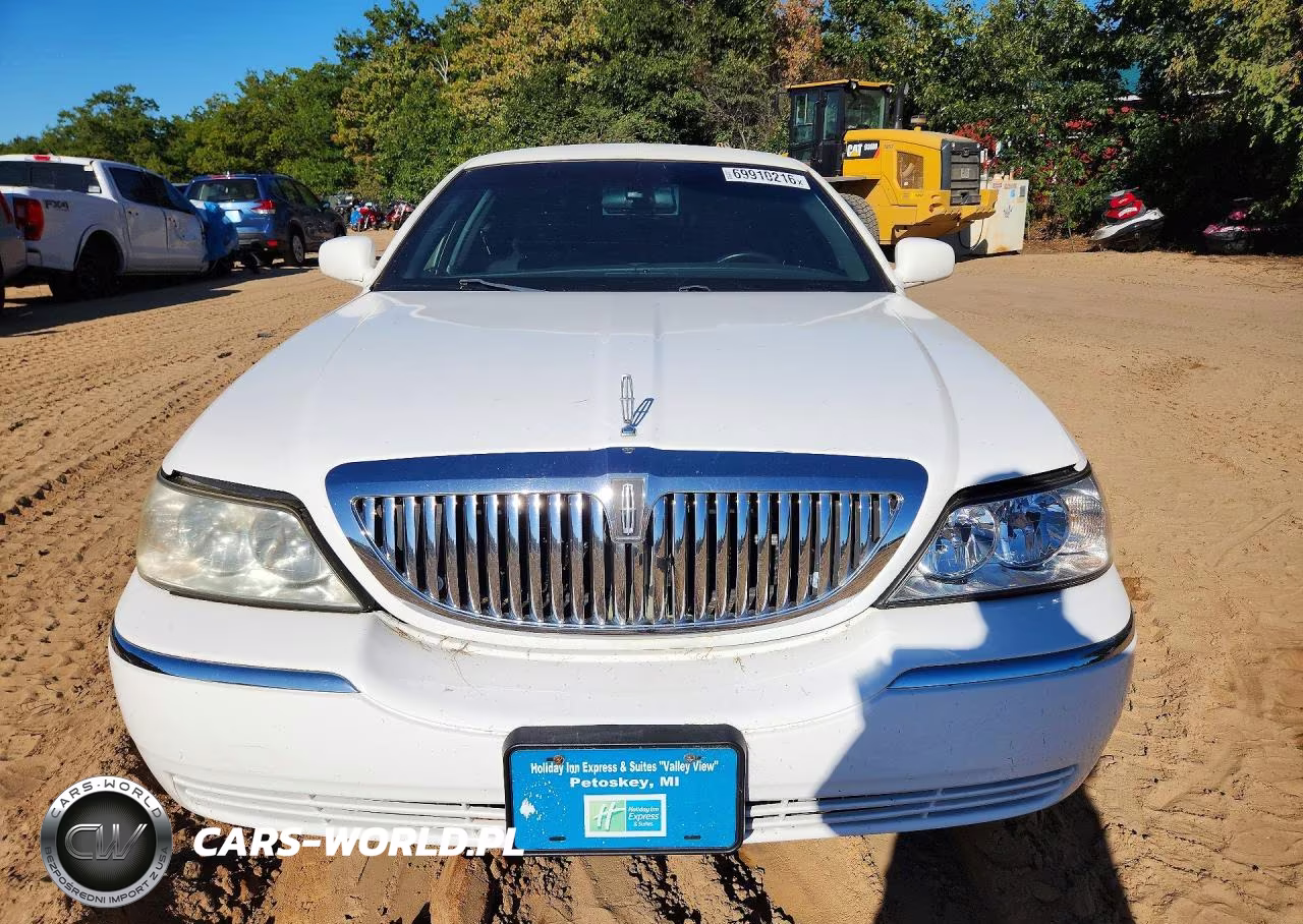 2008 Lincoln Town Car Executive VIN:2L1FM88W88X634401 - 5