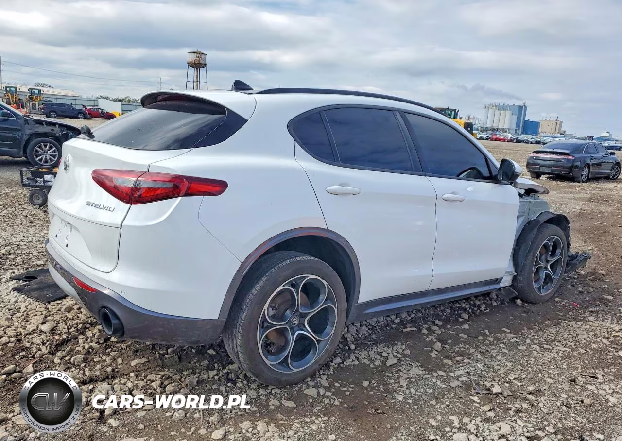 2022 Alfa Romeo Stelvio Ti VIN:ZASPAKBNXN7D32288 - 3