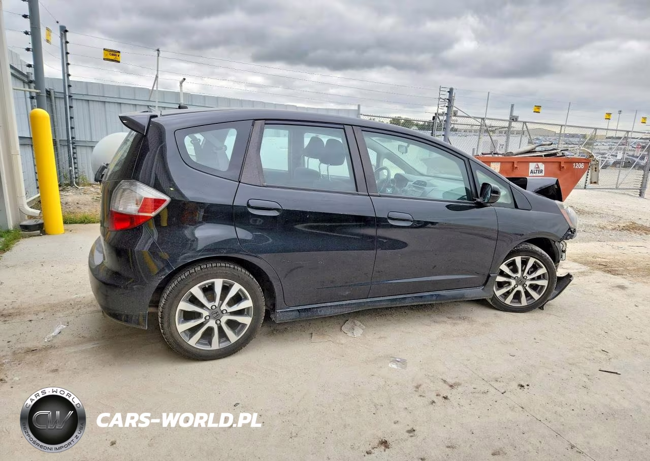 2013 Honda Fit Sport VIN:JHMGE8H57DC006167 - 3