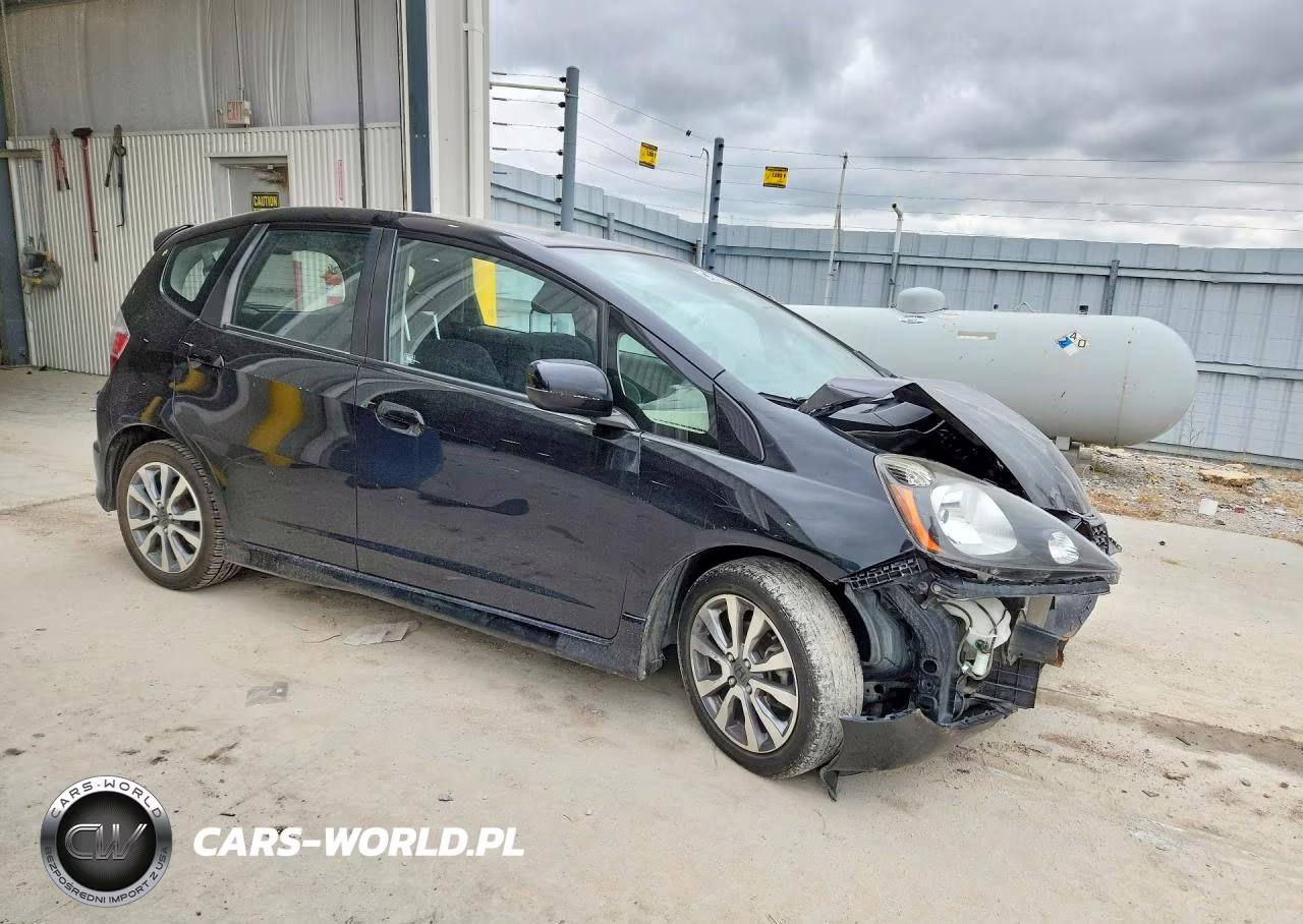 2013 Honda Fit Sport VIN:JHMGE8H57DC006167 - 4
