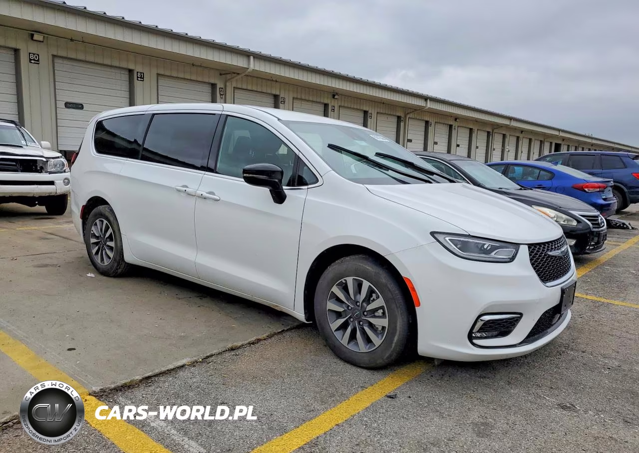 2025 Chrysler Pacifica Hybrid Select VIN:2C4RC1S74SR565696 - 4