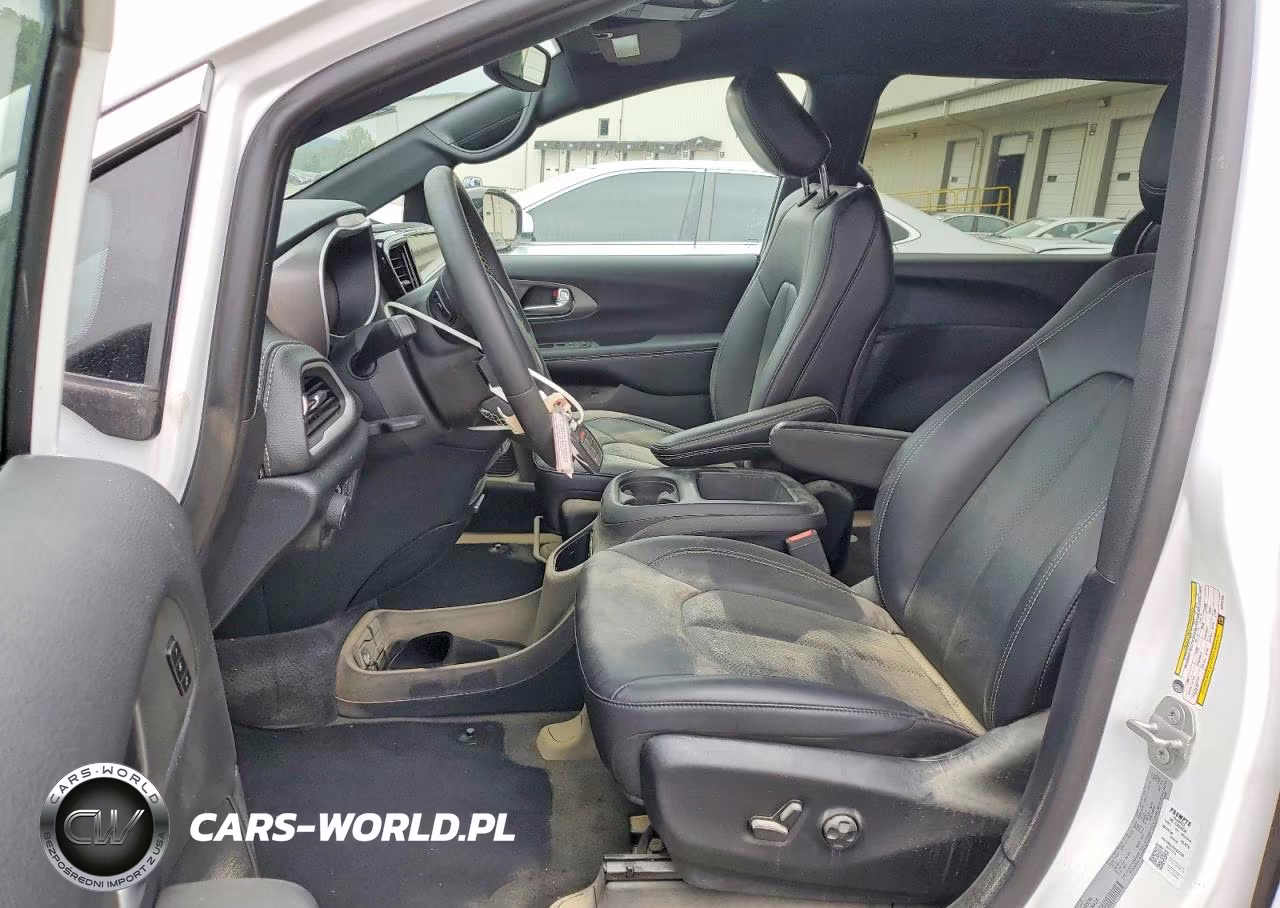 2025 Chrysler Pacifica Hybrid Select VIN:2C4RC1S74SR565696 - 7