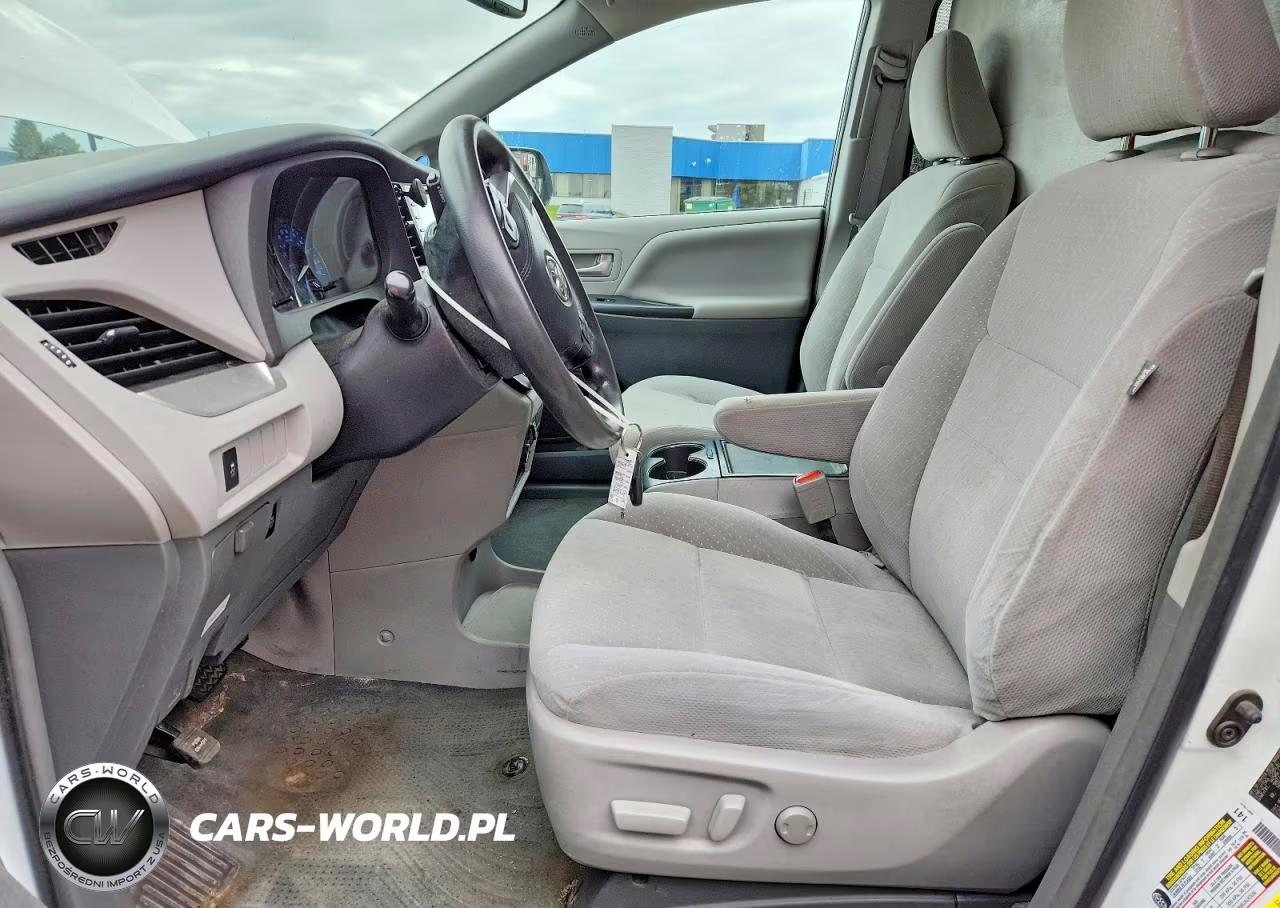 2018 Toyota Sienna Le VIN:5TDJZ3DC0JS204859 - 7