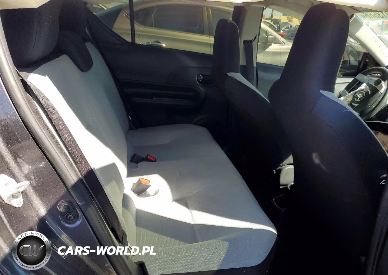 2016 Toyota Prius C One VIN:JTDKDTB3XG1139112 - 10