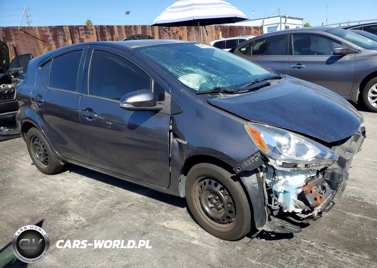 2016 Toyota Prius C One VIN:JTDKDTB3XG1139112 - 4