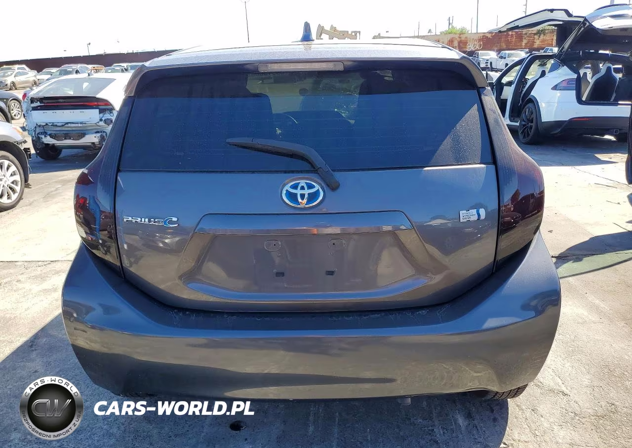 2016 Toyota Prius C One VIN:JTDKDTB3XG1139112 - 6
