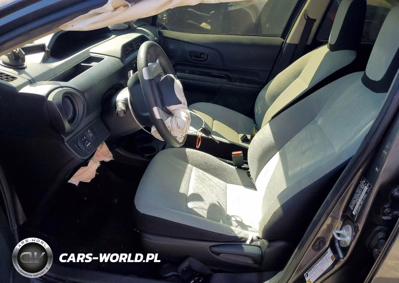 2016 Toyota Prius C One VIN:JTDKDTB3XG1139112 - 7