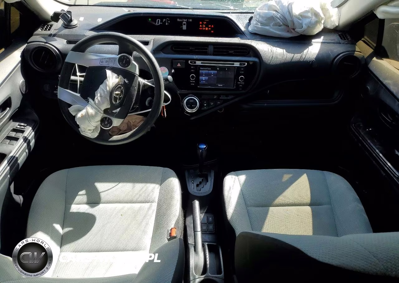 2016 Toyota Prius C One VIN:JTDKDTB3XG1139112 - 8