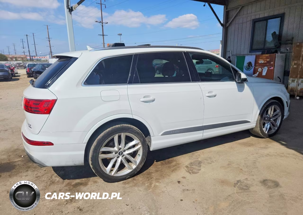 2017 Audi Q7 Prestige VIN:WA1VAAF7XHD018937 - 3