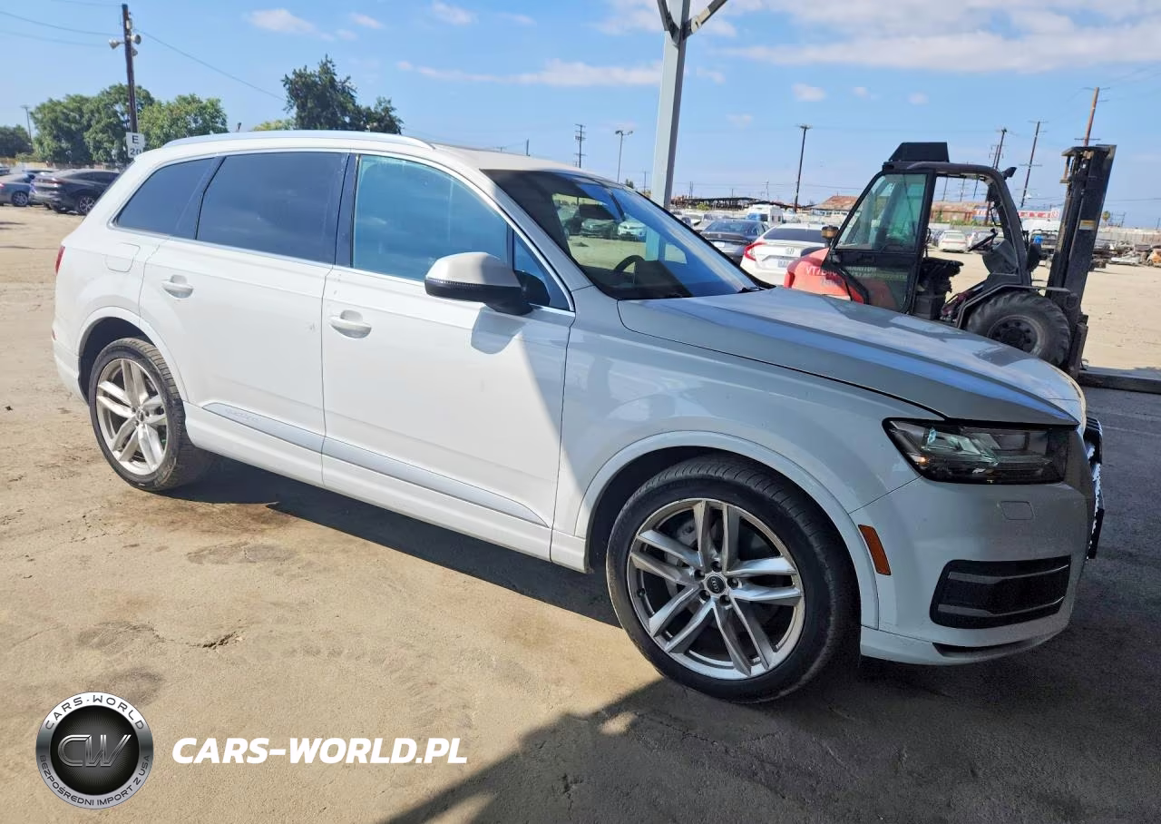 2017 Audi Q7 Prestige VIN:WA1VAAF7XHD018937 - 4