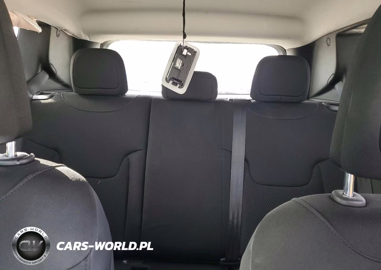 2018 Jeep Renegade Latitude VIN:ZACCJABB7JPH61523 - 10