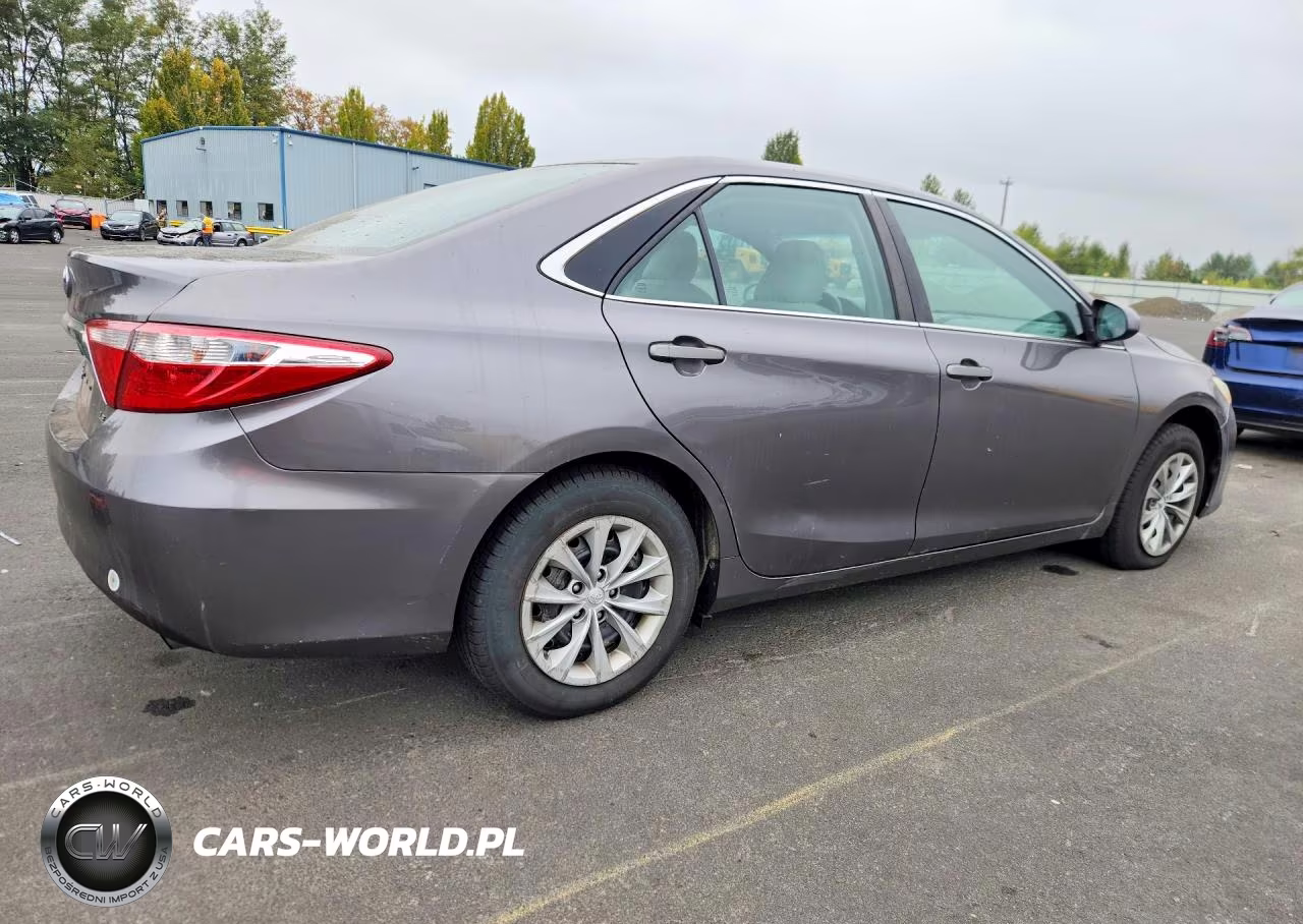 2015 Toyota Camry Le VIN:4T4BF1FK4FR510781 - 3