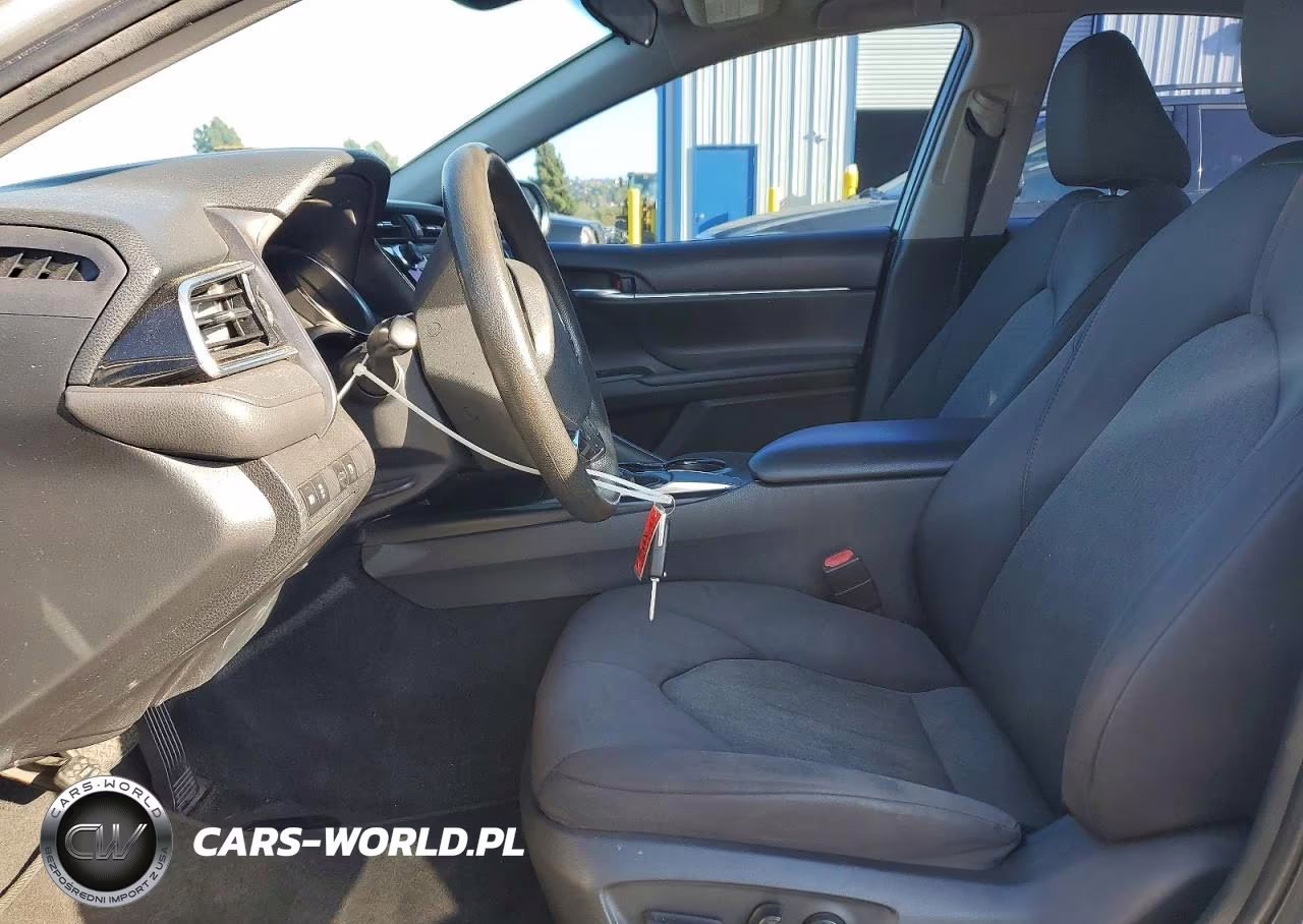 2018 Toyota Camry Le VIN:4T1B11HK9JU071043 - 7