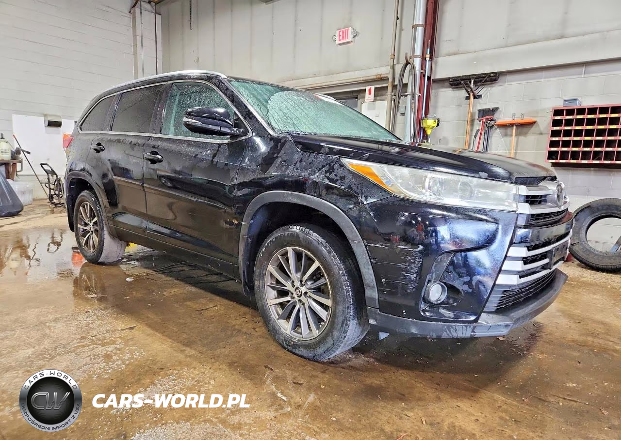 2018 Toyota Highlander Xle VIN:5TDJZRFH6JS893575 - 4