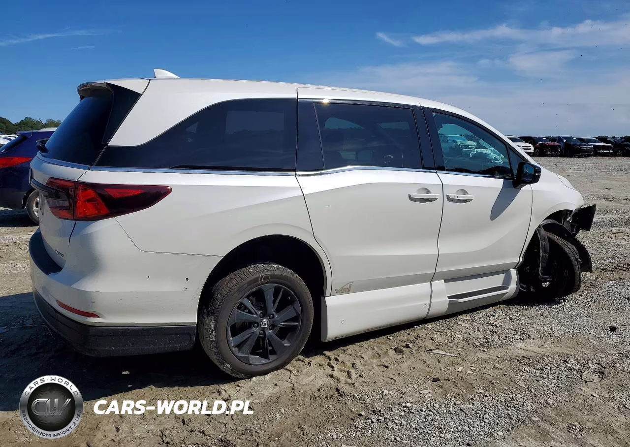 2023 Honda Odyssey Sport-L VIN:5FNRL6H79PB008872 - 3