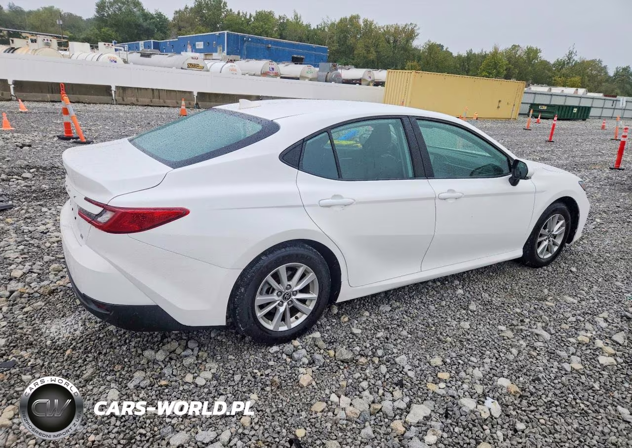 2025 Toyota Camry Le VIN:4T1DAACK9SU100039 - 3