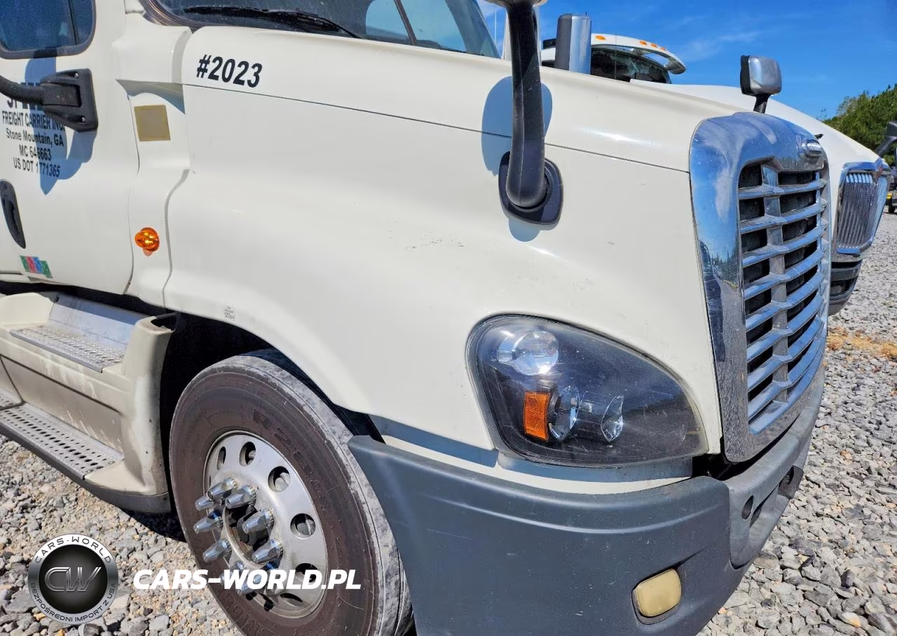 2015 Freightliner Cascadia Semi Truck VIN:3AKJGLBG5FSGG7015 - 11