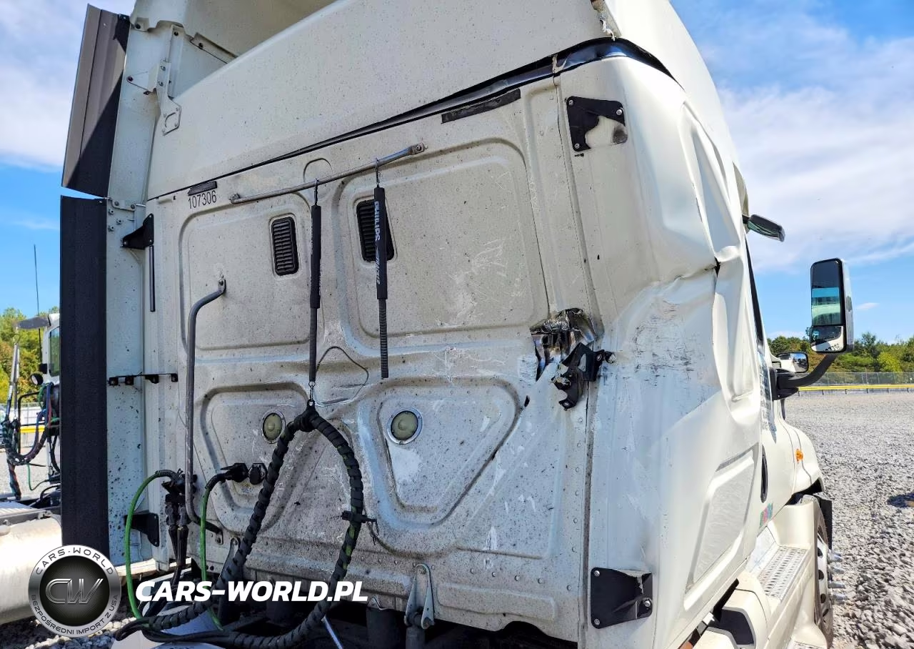 2015 Freightliner Cascadia Semi Truck VIN:3AKJGLBG5FSGG7015 - 14