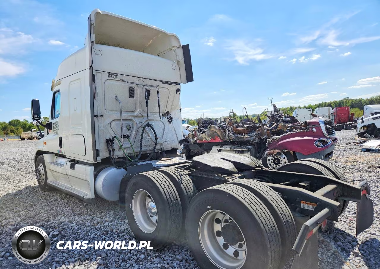 2015 Freightliner Cascadia Semi Truck VIN:3AKJGLBG5FSGG7015 - 2