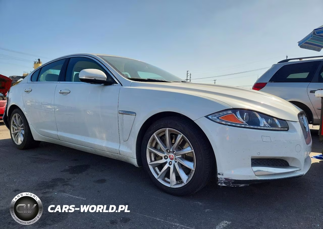2015 Jaguar Xf 2.0T Premium VIN:SAJWA0FS7FPU87652 - 4