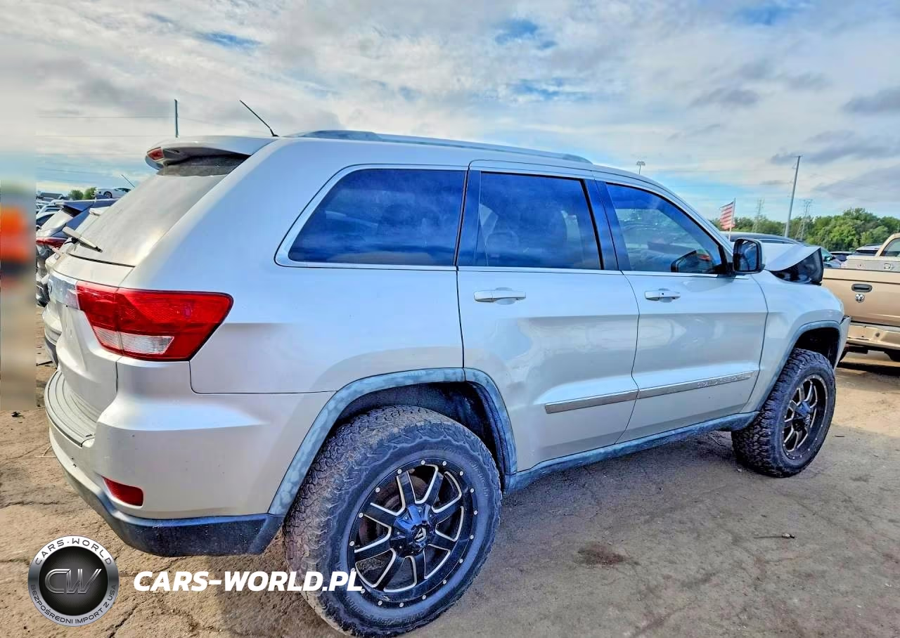 2012 Jeep Grand Cherokee Laredo VIN:1C4RJFAG1CC160555 - 3