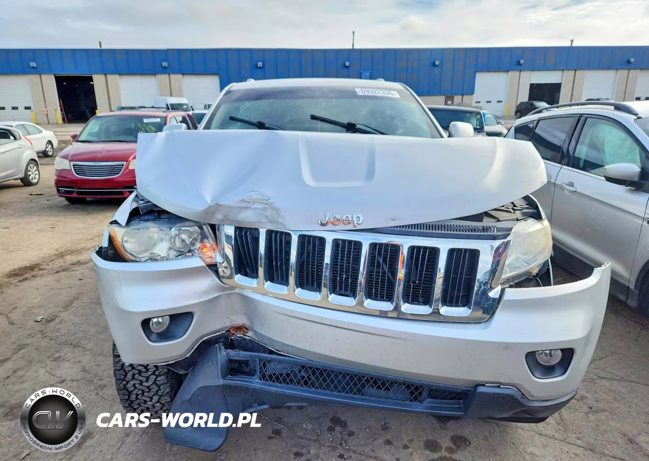 2012 Jeep Grand Cherokee Laredo VIN:1C4RJFAG1CC160555 - 5