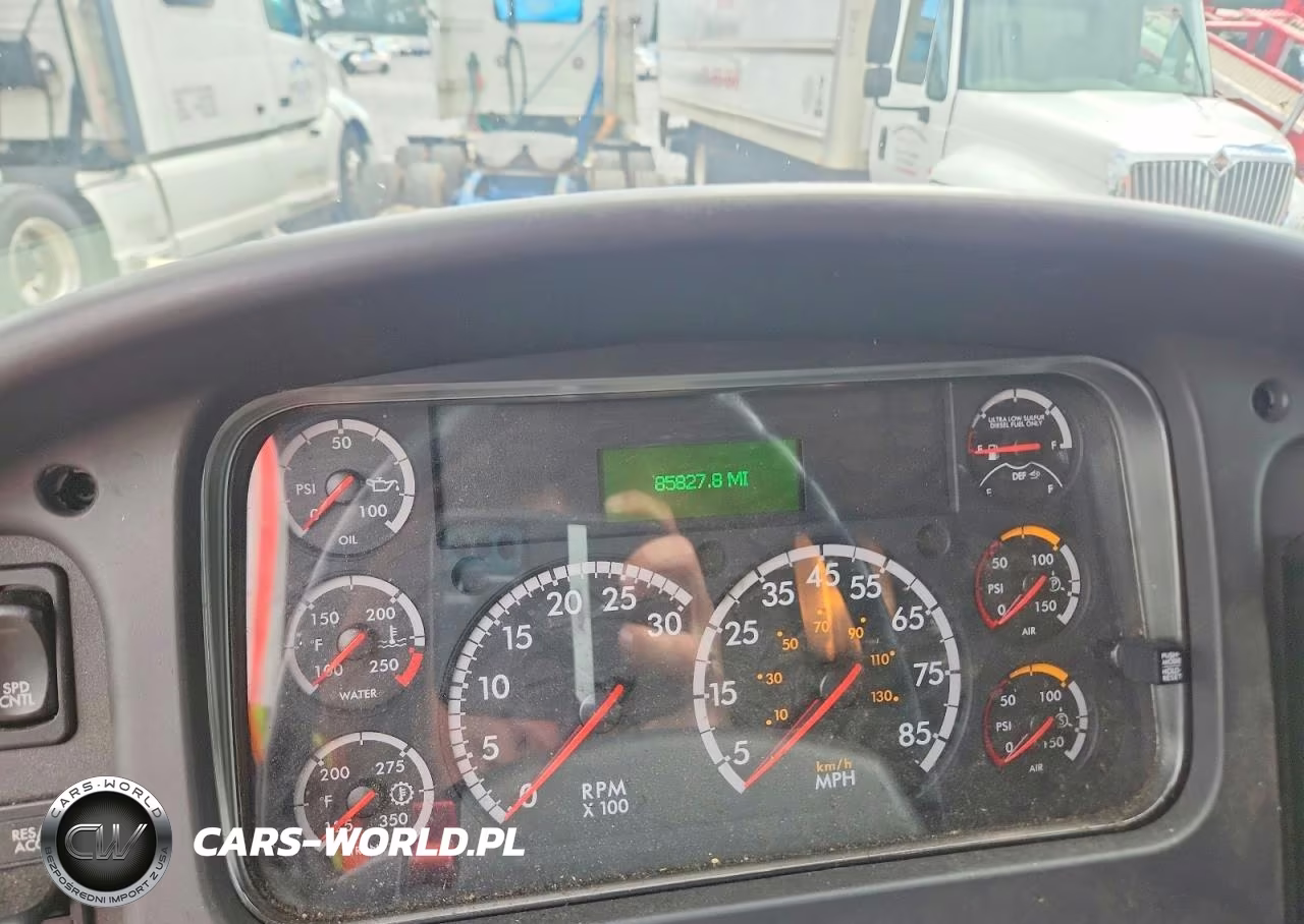 2018 Freightliner Business Class M2 Box Truck VIN:1FVACWFB2JHJR4156 - 9