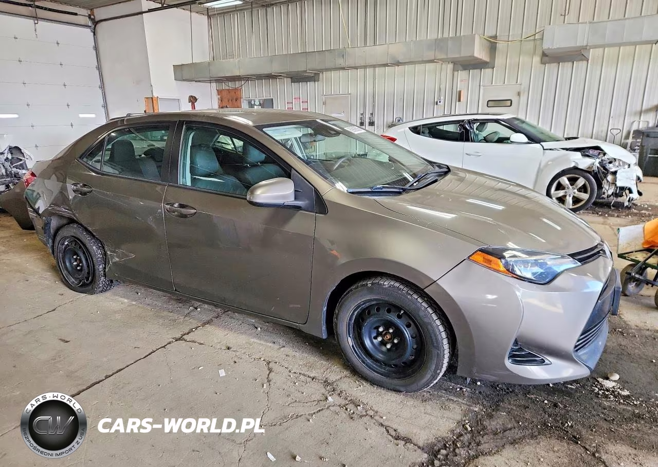 2017 Toyota Corolla Le VIN:2T1BURHE8HC906884 - 4