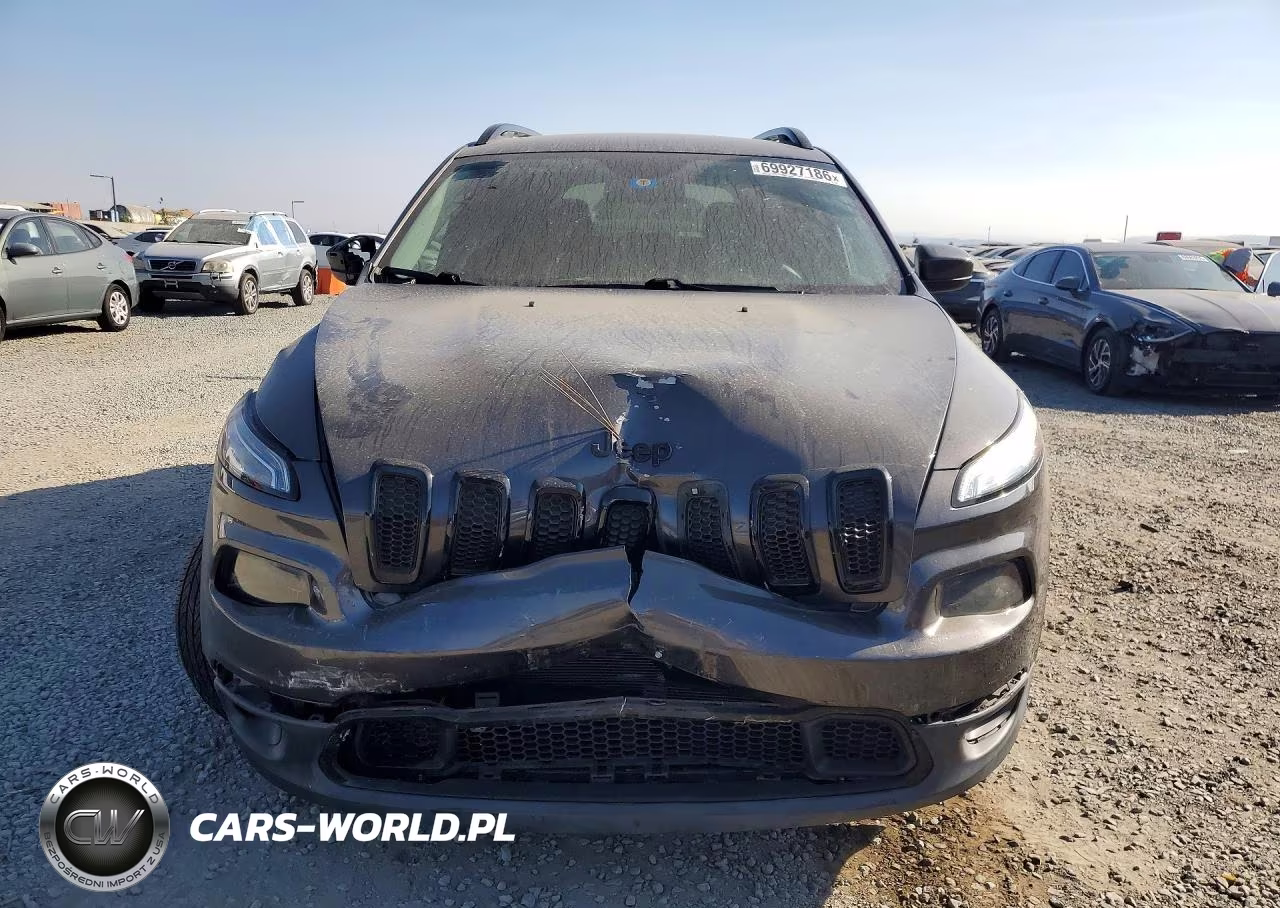 2018 Jeep Cherokee Latitude VIN:1C4PJLCBXJD556448 - 5