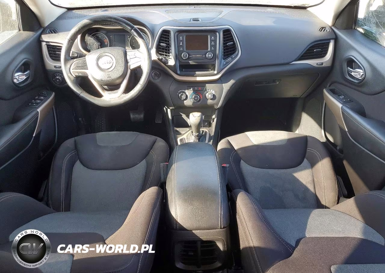 2018 Jeep Cherokee Latitude VIN:1C4PJLCBXJD556448 - 8