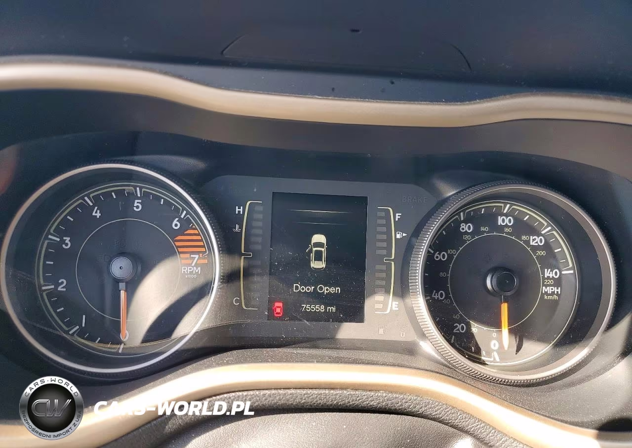 2018 Jeep Cherokee Latitude VIN:1C4PJLCBXJD556448 - 9