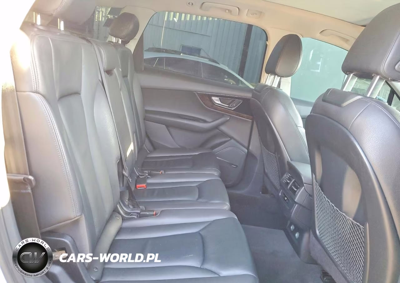 2018 Audi Q7 Premium Plus VIN:WA1LAAF73JD018677 - 10